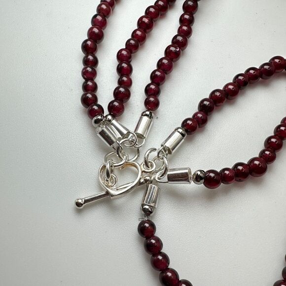 Three strands of SOLID GARNET graduated beaded necklace with silver tone clasp! - Picture 7 of 11